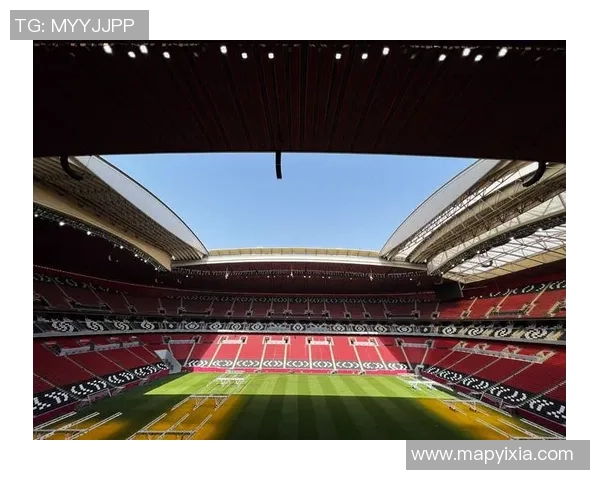 昔日足球明星重返赛场卡塔尔展现风采引发球迷热烈追忆与欢呼